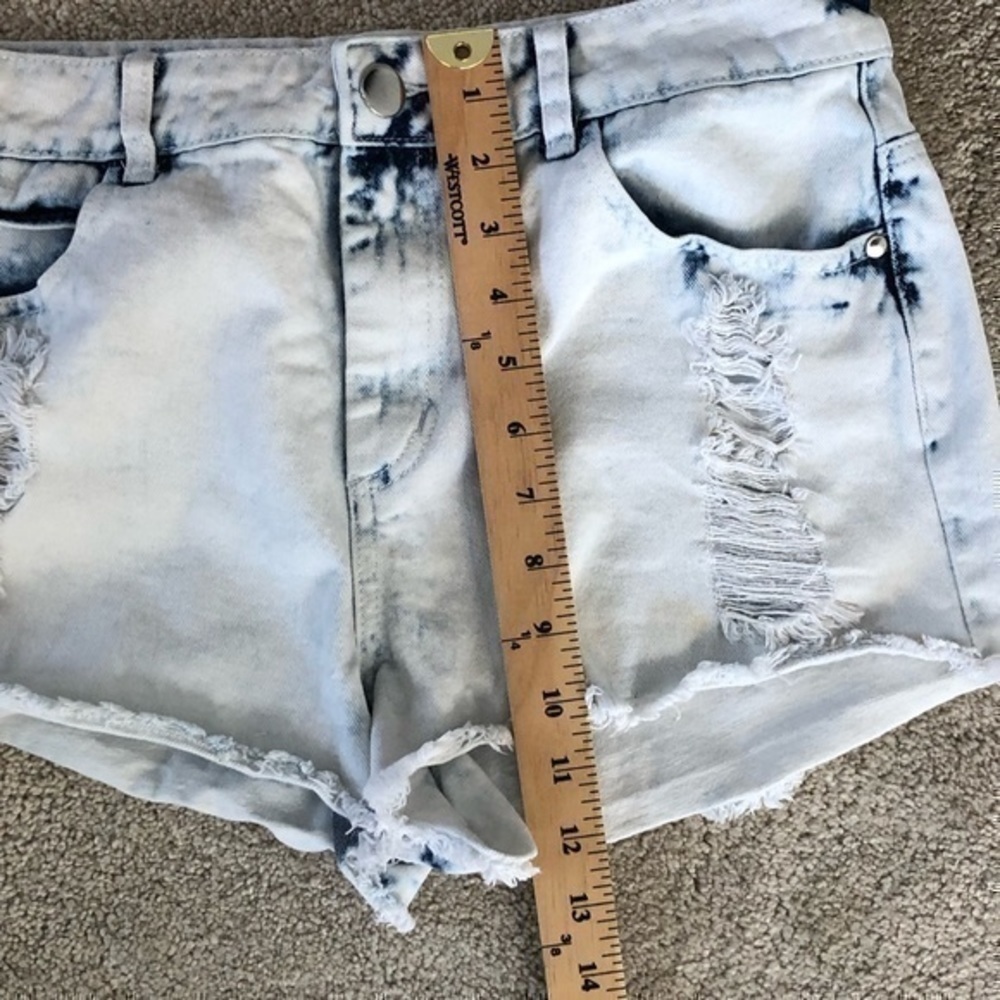 Forever 21 Distressed bleach washed denim frayed shorts junior size 30 - Picture 8 of 9